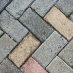 Ce diferențe există între pavajul vibropresat și cel turnat