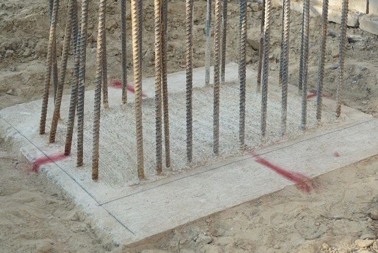Ce presupune faza „la roșu” în construcția unei case și cât durează în medie