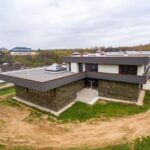 Diferența dintre casele construite pe structură de beton versus cele pe structură metalică