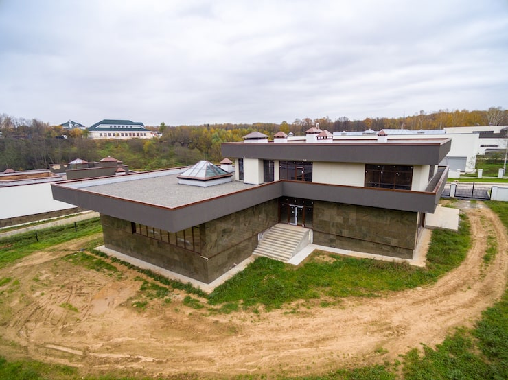 Diferența dintre casele construite pe structură de beton versus cele pe structură metalică
