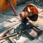 Cum ne ajută utilajele proprii în lucrările de împrejmuiri și pavaje